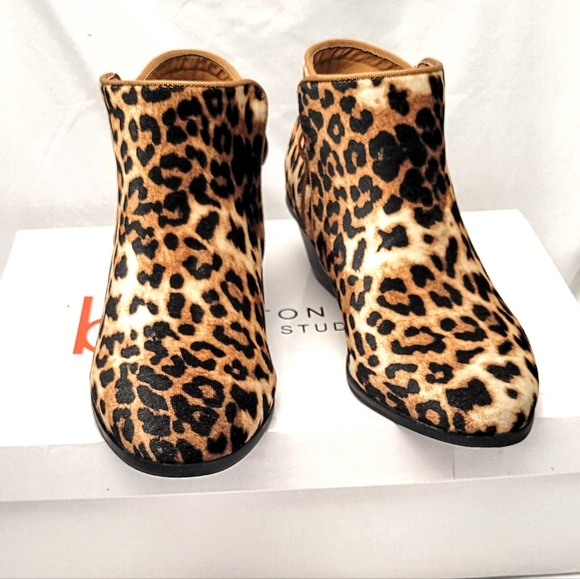 Boston Design Studio Leopard Cheetah Animal Print Booties Boots Shoes - Picture 2 of 8